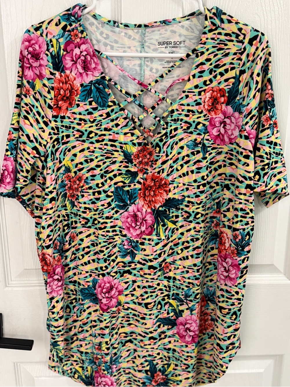 Torrid Super Soft Floral Cheetah Print Top NWT Plus Size 1 Long Sleeve